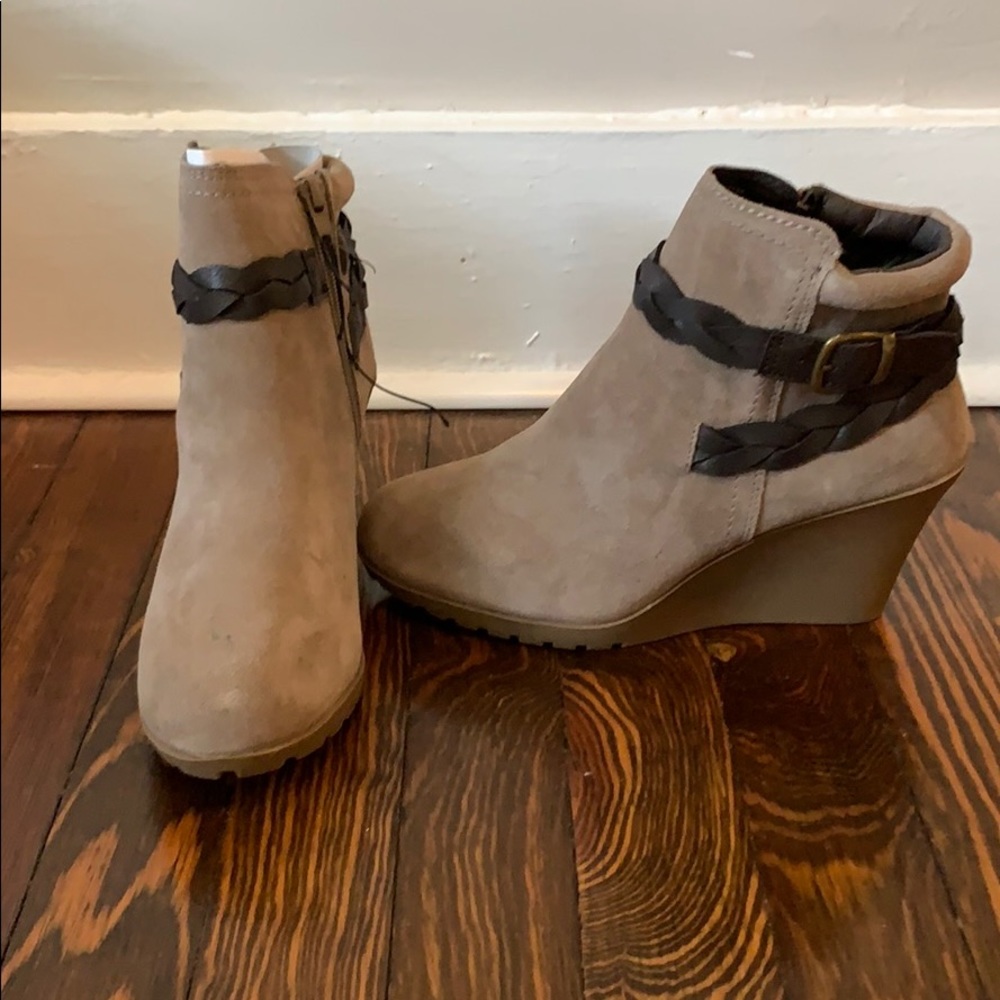 Mountain Sole Suede wedge Booties